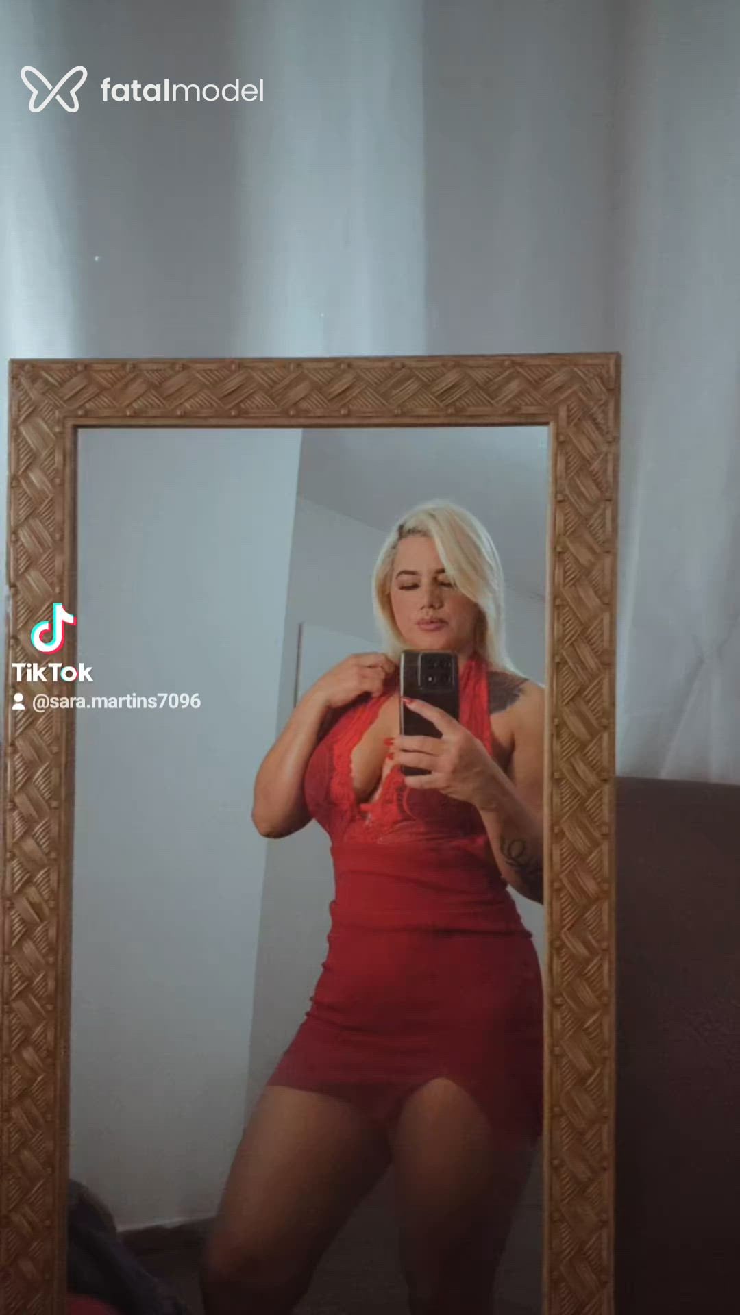 Acompanhante mulher loira (o) de olhos castanhos - Paty