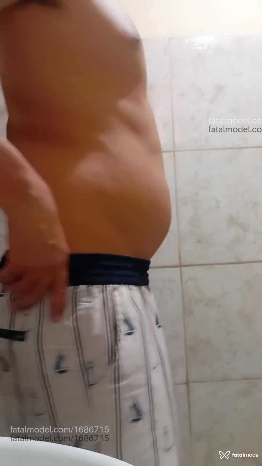 Acompanhante homem morena (o) de olhos castanhos - Vevvi Acompanhante homem morena (o) de olhos castanhos - Vevvi