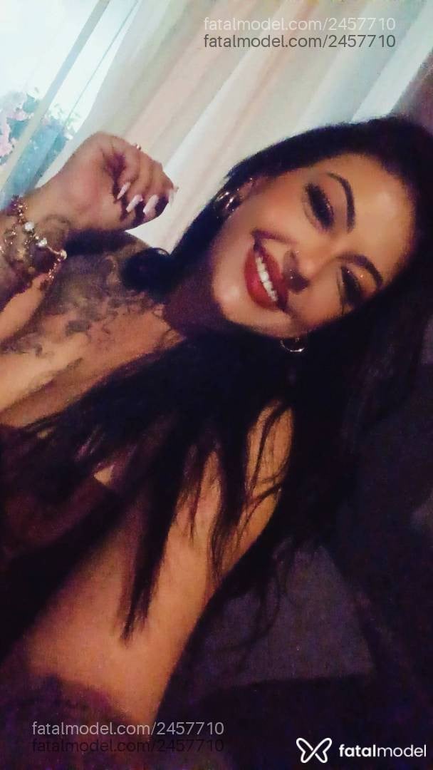 Acompanhante mulher morena (o) de olhos castanhos - Cristal