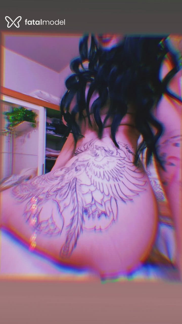Acompanhante mulher morena (o) de olhos castanhos - Cristal