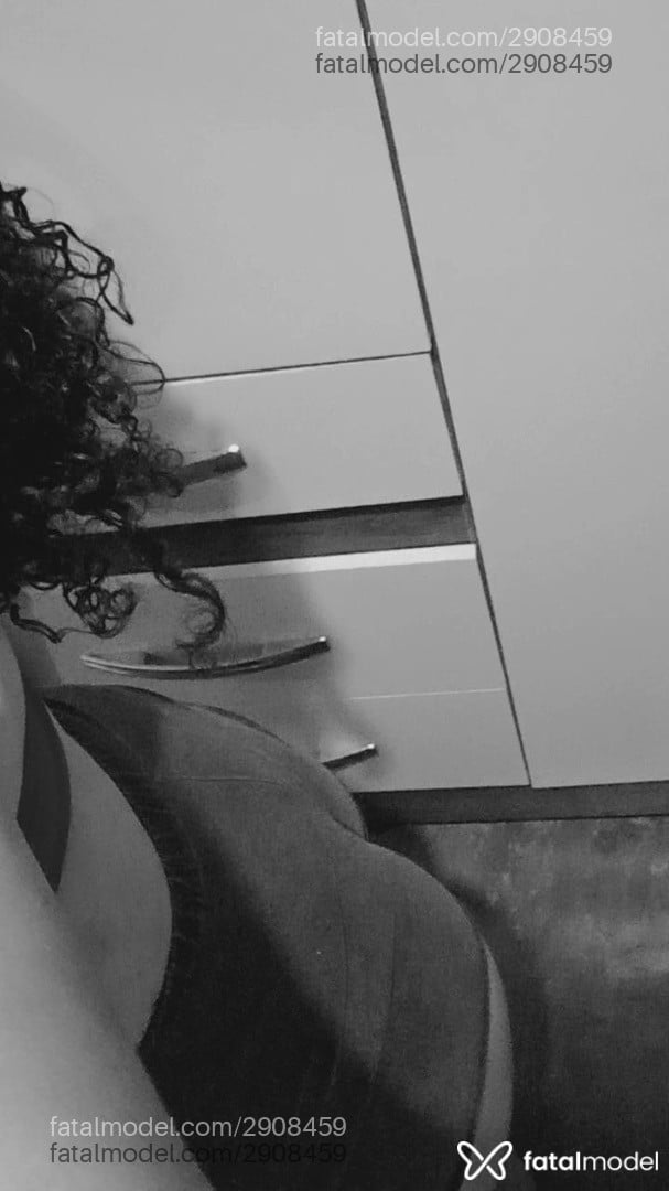 Acompanhante mulher morena (o) de olhos pretos em Rio de Janeiro - Larissa