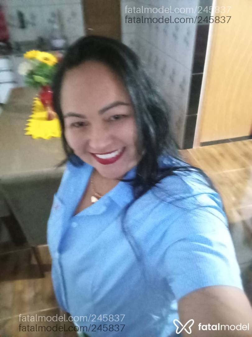 Acompanhante mulher morena (o) de olhos pretos - Luciana