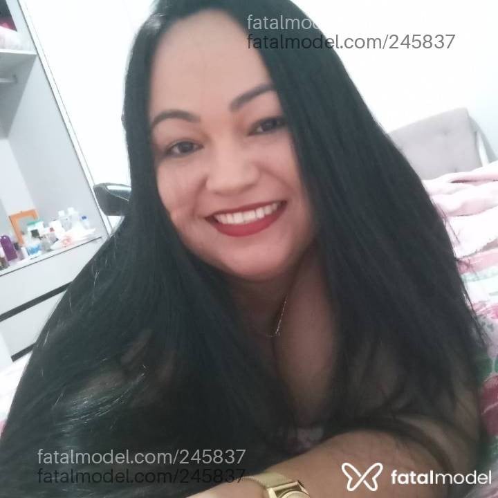 Acompanhante mulher morena (o) de olhos pretos - Luciana