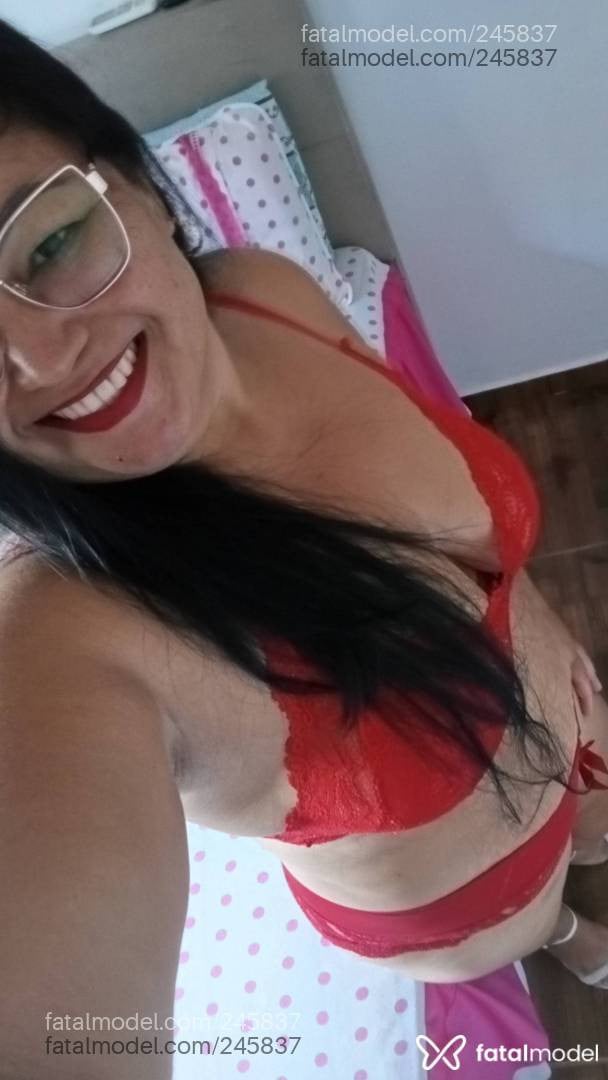 Acompanhante mulher morena (o) de olhos pretos - Luciana