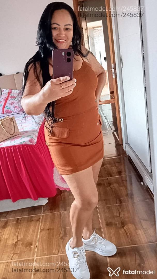 Acompanhante mulher morena (o) de olhos pretos - Luciana