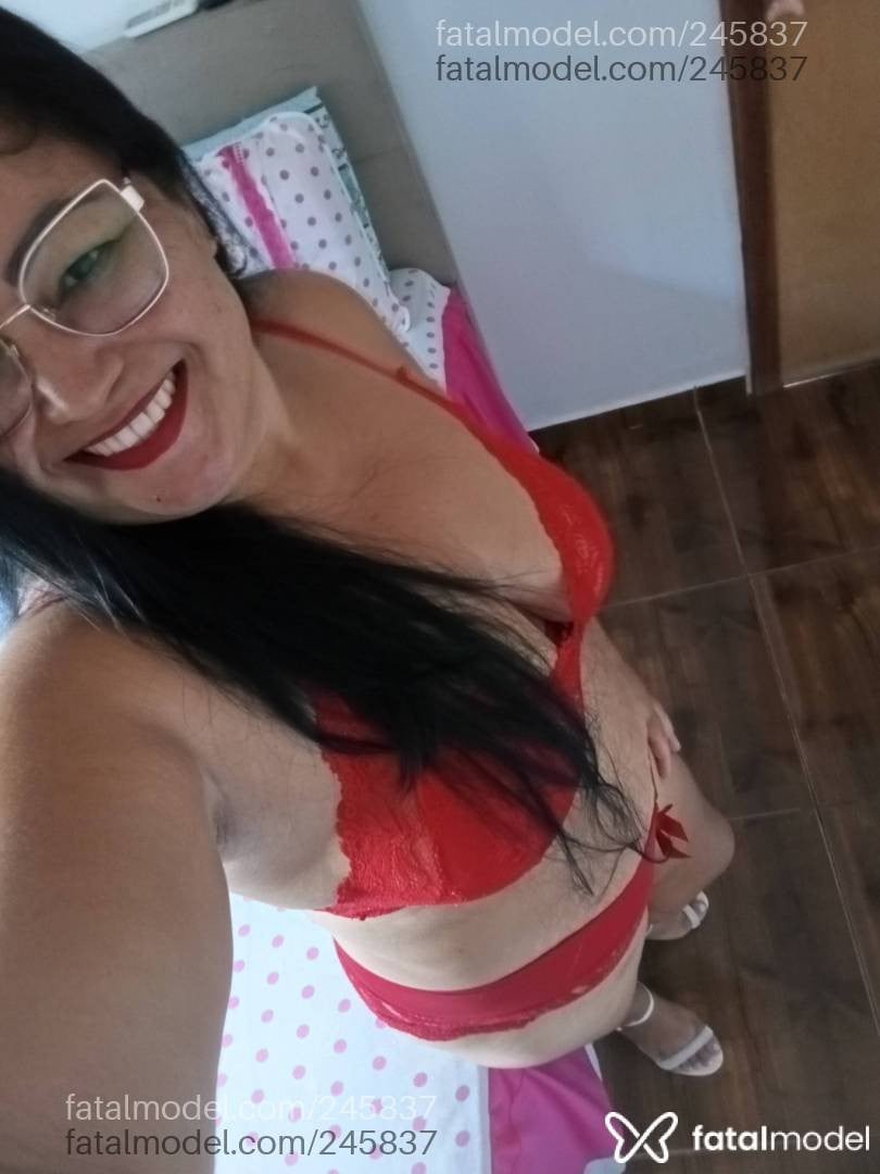 Acompanhante mulher morena (o) de olhos pretos - Luciana