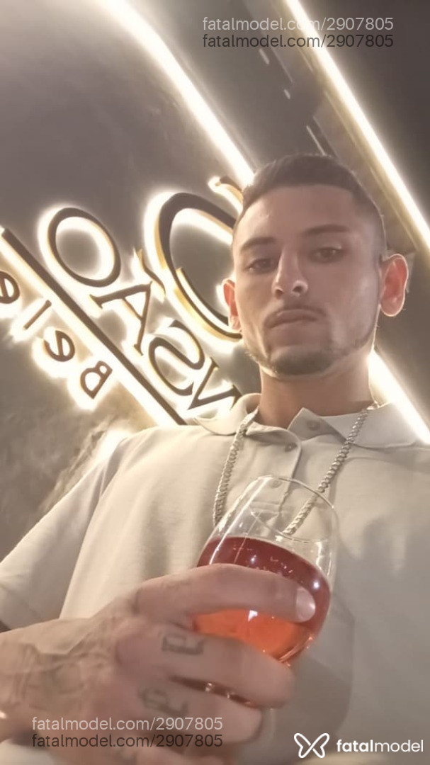 Acompanhante homem com cabelo castanho de olhos verdes em Virtual - Weslley Falcão