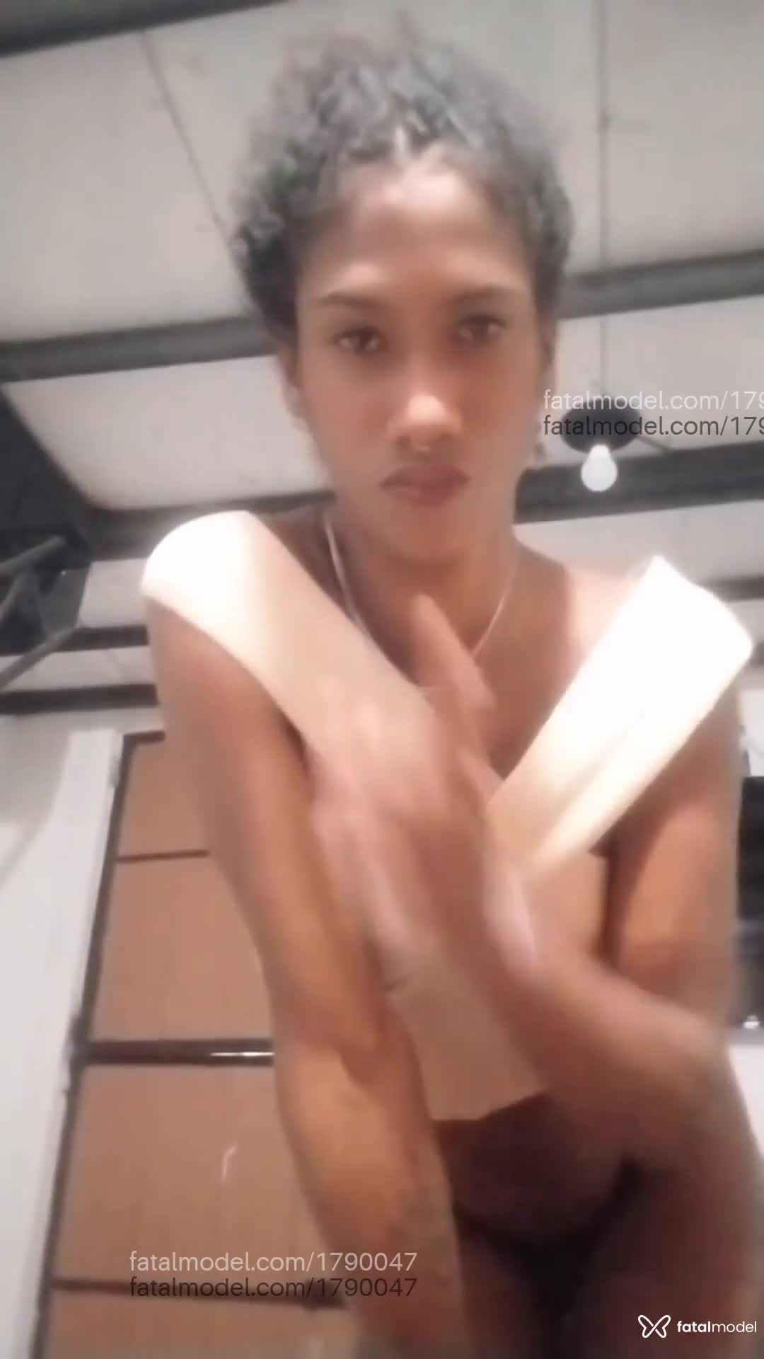 Acompanhante mulher trans morena (o) de olhos pretos em Virtual - Nethyllin Cattleya