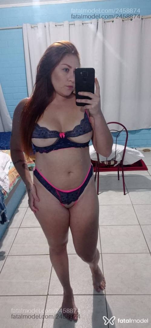 Acompanhante mulher ruiva (o) de olhos verdes - Mia Dias
