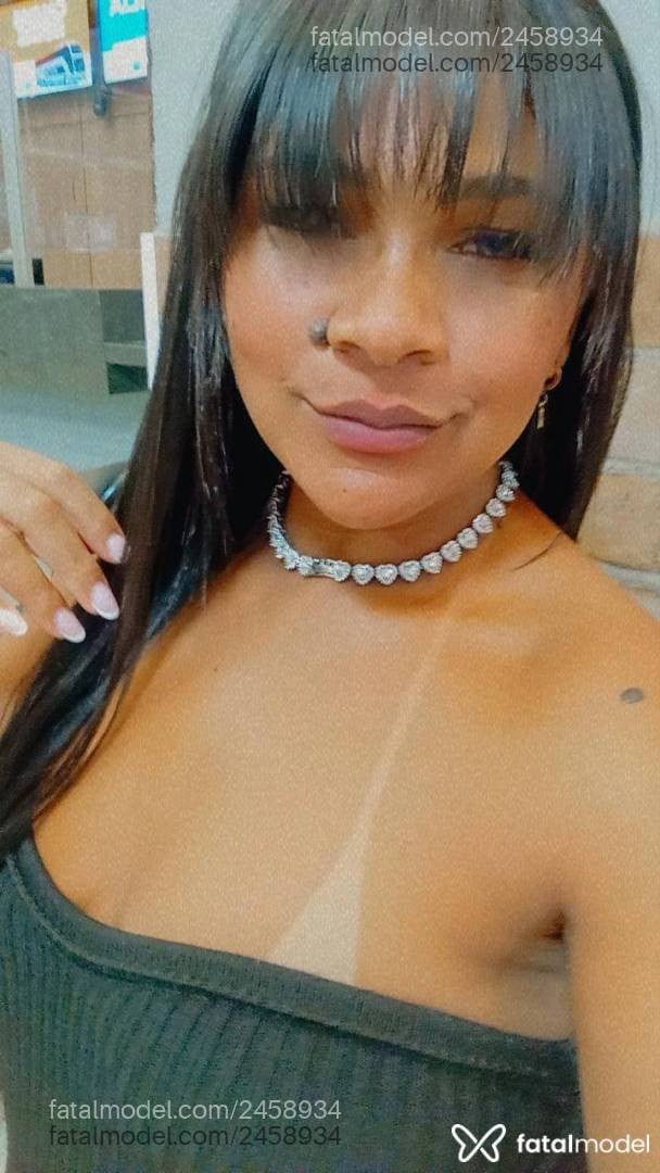 Acompanhante mulher morena (o) de olhos pretos - Bella