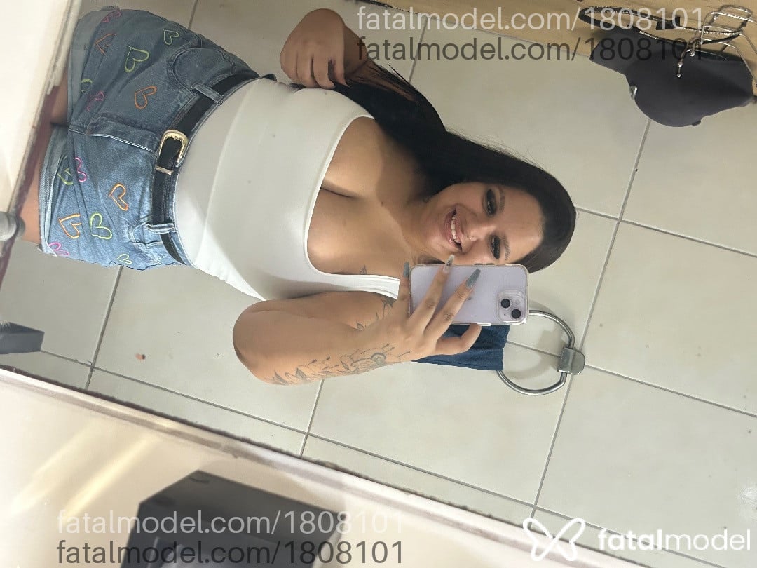 Acompanhante mulher com cabelo castanho de olhos castanhos em Brasília - Rebeca