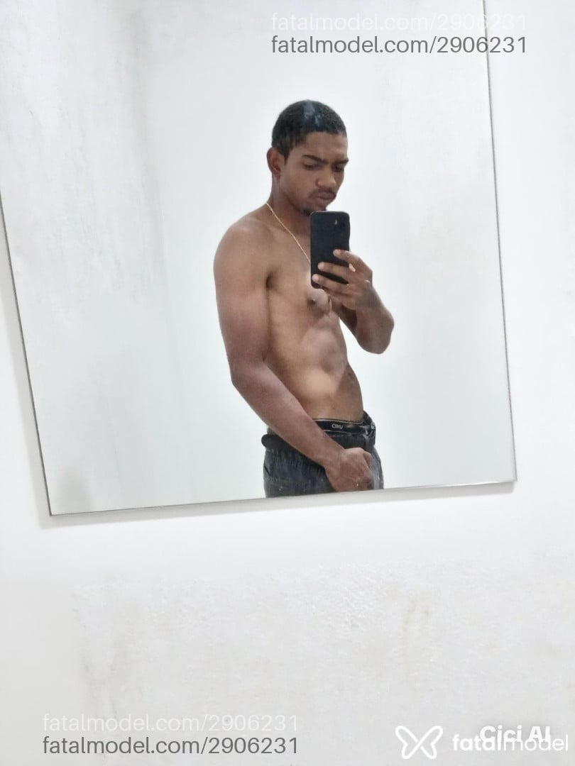 Acompanhante homem morena (o) de olhos pretos em Virtual Acompanhante homem morena (o) de olhos pretos em Virtual - Vitor
