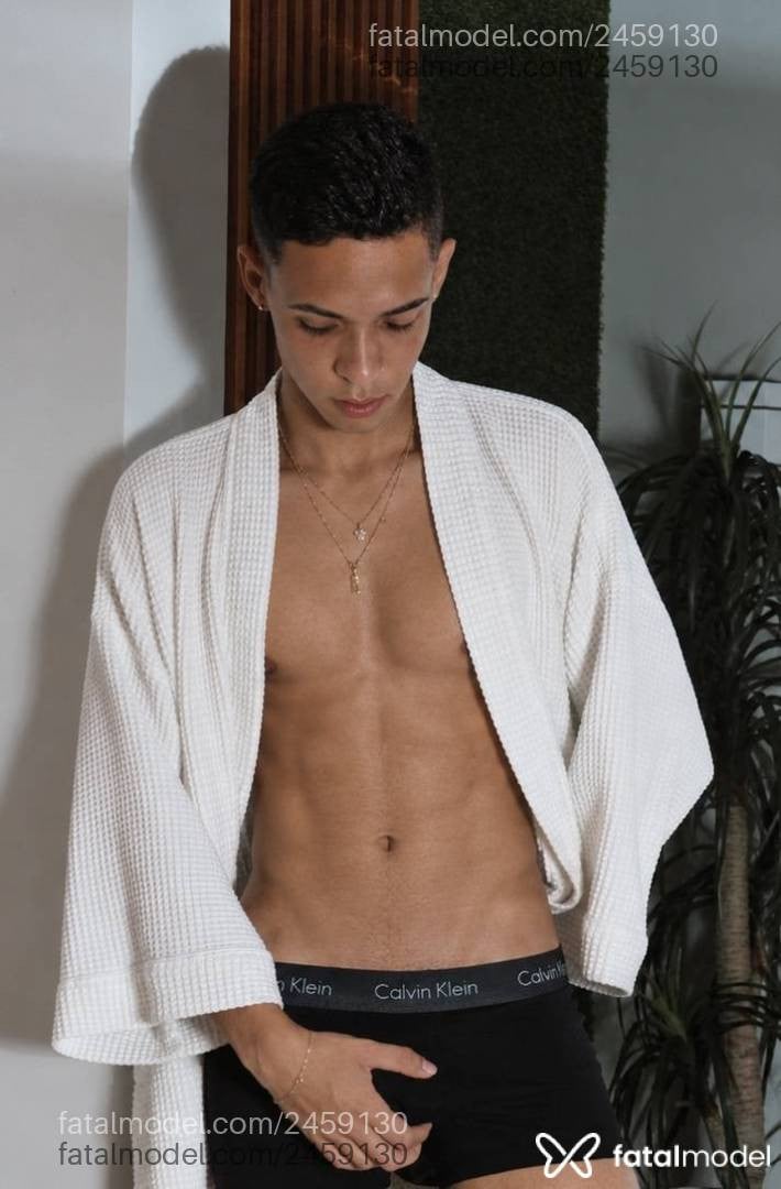 Acompanhante homem com cabelo castanho de olhos castanhos - Luiz Henrique