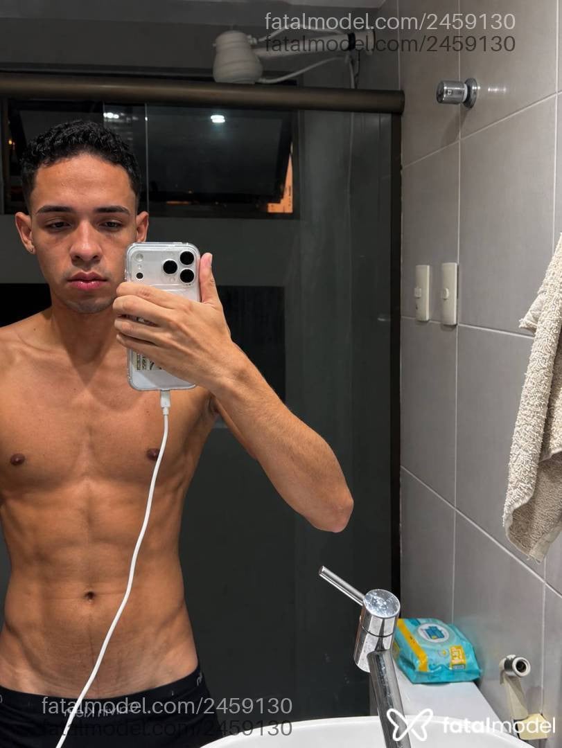 Acompanhante homem com cabelo castanho de olhos castanhos - Luiz Henrique