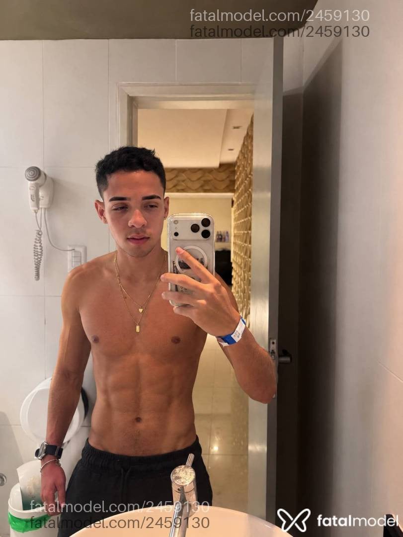 Acompanhante homem com cabelo castanho de olhos castanhos - Luiz Henrique