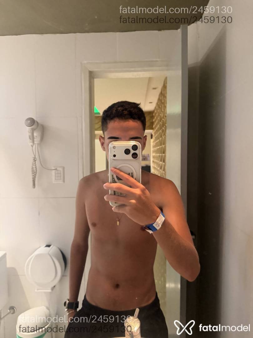 Acompanhante homem com cabelo castanho de olhos castanhos - Luiz Henrique