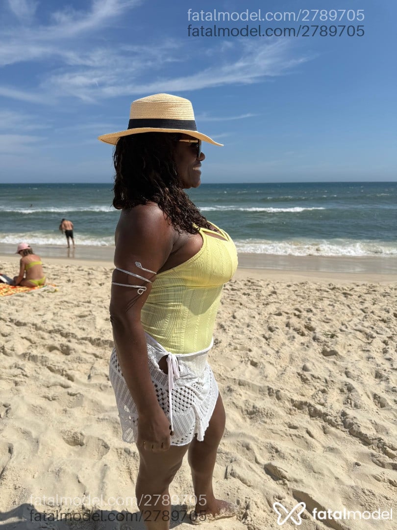 Acompanhante mulher com cabelo castanho de olhos castanhos em Rio de Janeiro Acompanhante mulher com cabelo castanho de olhos castanhos em Rio de Janeiro - Joyce Estrela