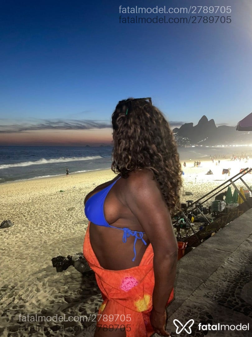 Acompanhante mulher com cabelo castanho de olhos castanhos em Rio de Janeiro Acompanhante mulher com cabelo castanho de olhos castanhos em Rio de Janeiro - Joyce Estrela