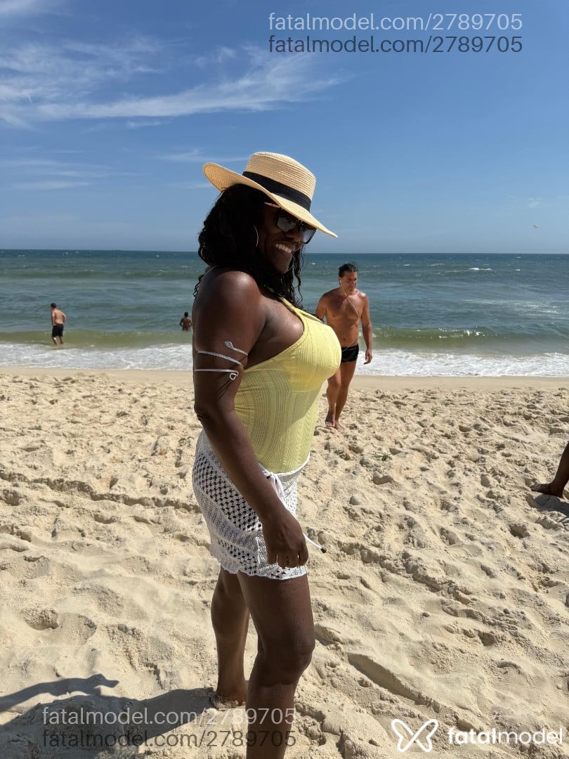 Acompanhante mulher com cabelo castanho de olhos castanhos em Rio de Janeiro Acompanhante mulher com cabelo castanho de olhos castanhos em Rio de Janeiro - Joyce Estrela
