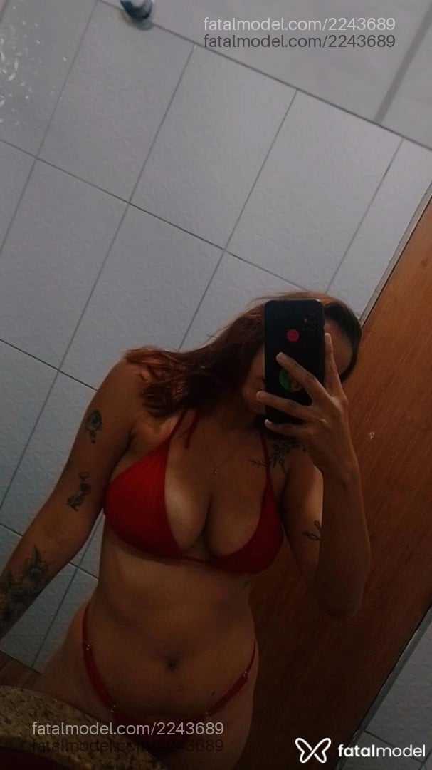 Acompanhante mulher com cabelo castanho de olhos verdes em Betim - Cristina