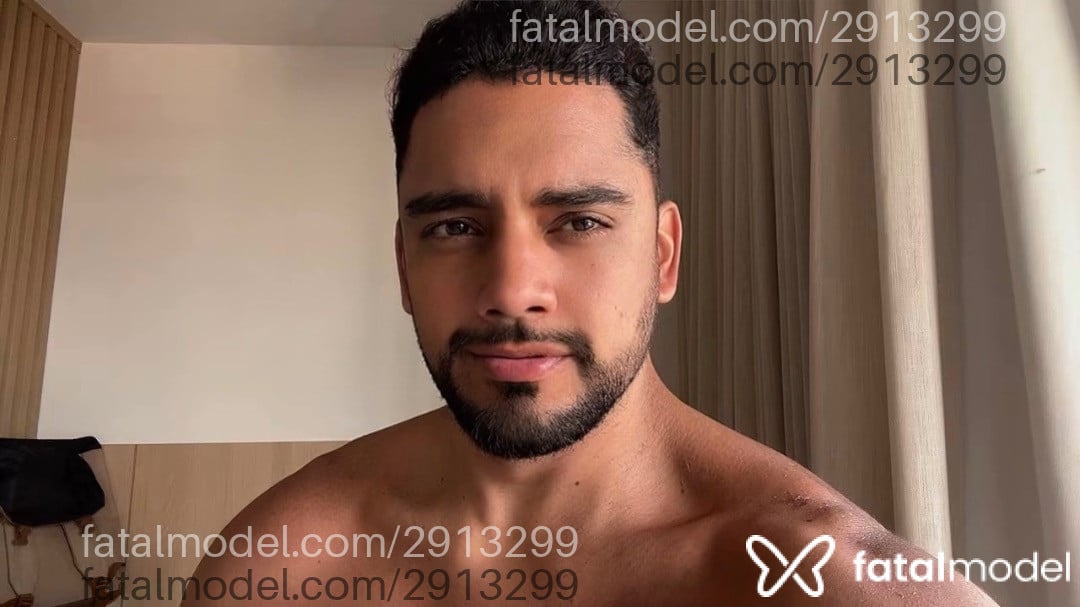 Acompanhante homem morena (o) de olhos castanhos em Virtual - Henry