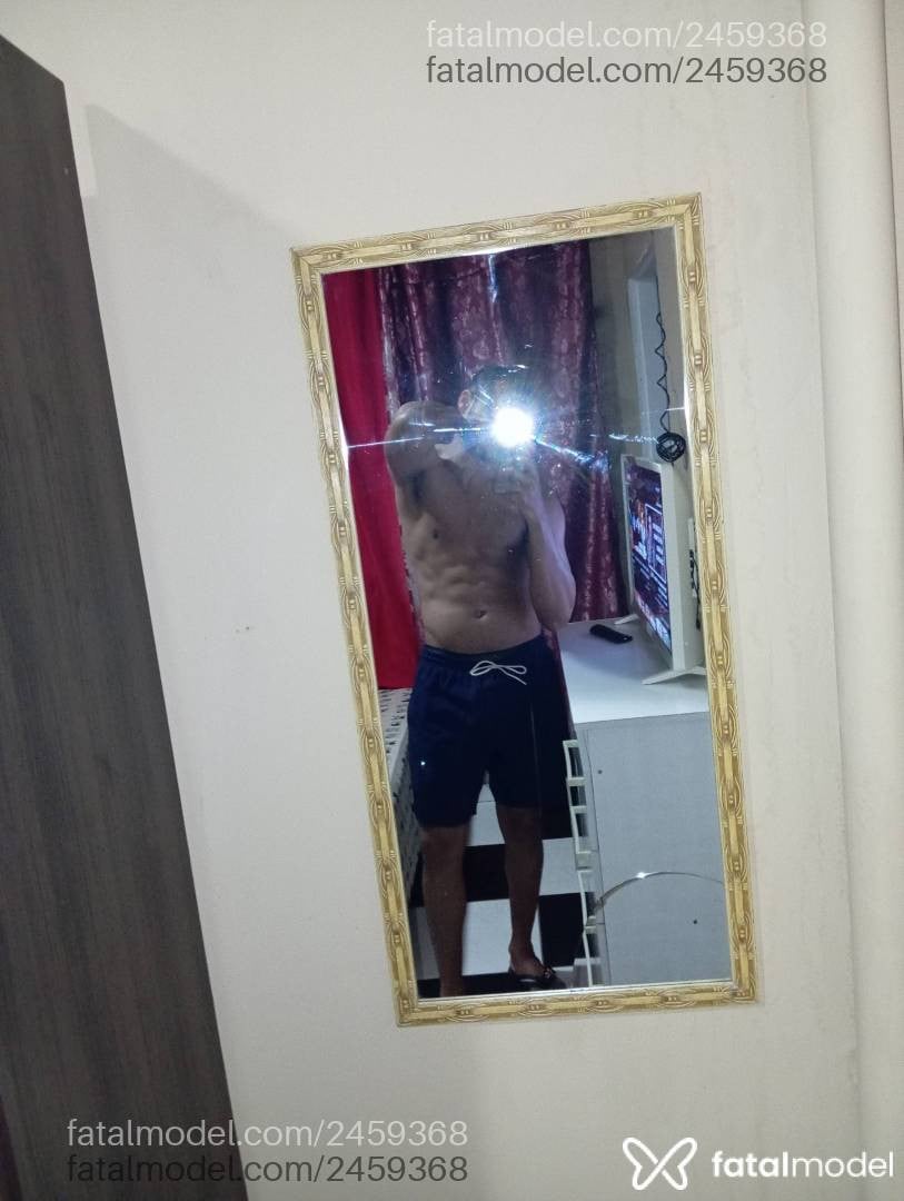 Acompanhante homem morena (o) de olhos verdes em Virtual - Lucas