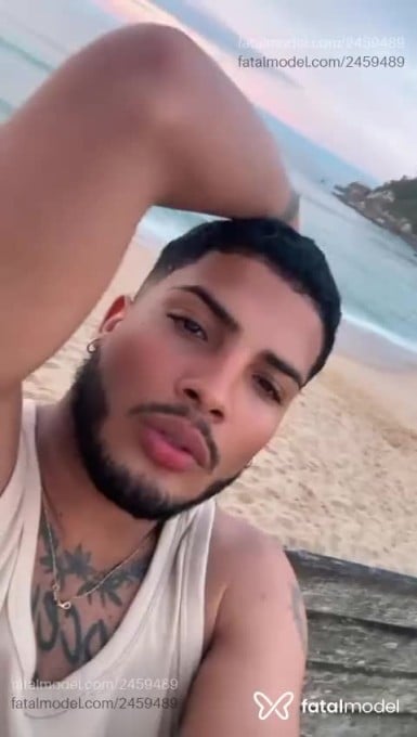 Acompanhante homem morena (o) de olhos pretos - Gregy Acompanhante homem morena (o) de olhos pretos - Gregy