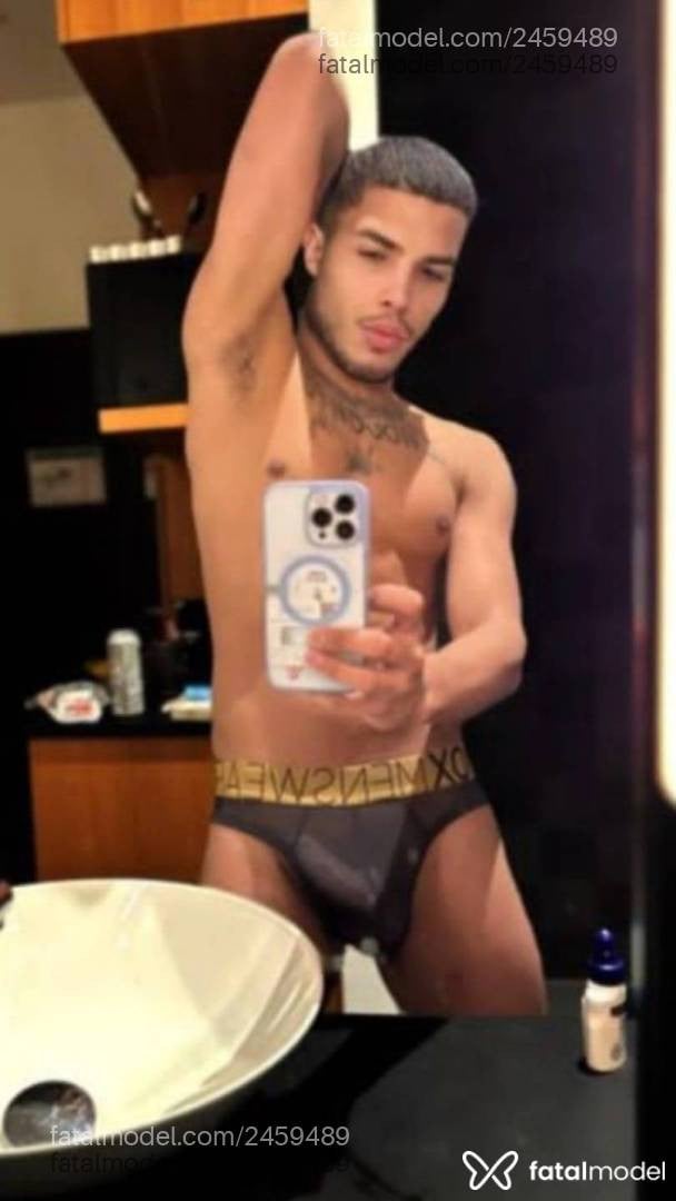 Acompanhante homem morena (o) de olhos pretos - Gregy Acompanhante homem morena (o) de olhos pretos - Gregy