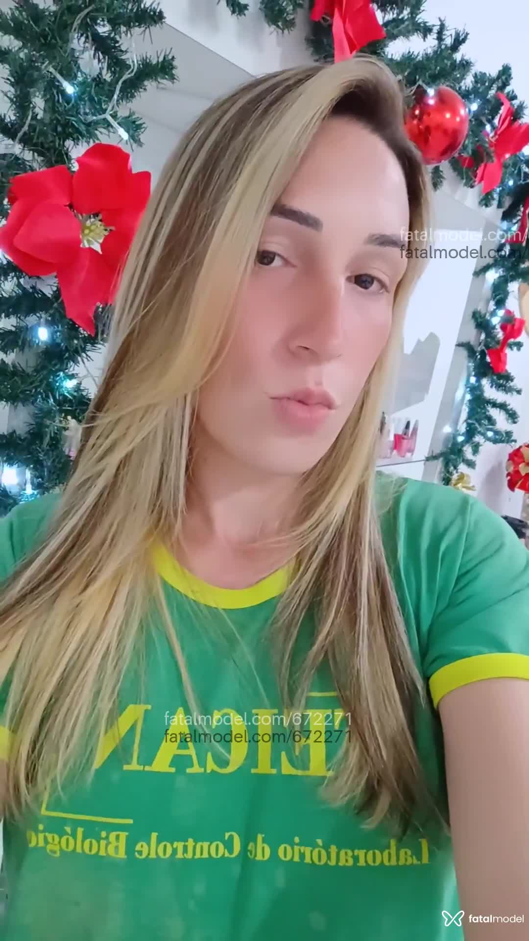 Acompanhante mulher trans com cabelo castanho de olhos castanhos em Rinópolis - Sophia