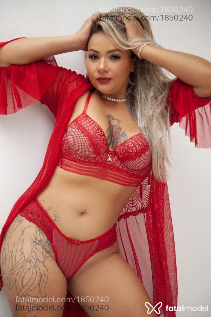 Acompanhante mulher loira (o) de olhos mel em Virtual Acompanhante mulher loira (o) de olhos mel em Virtual - Jade santos