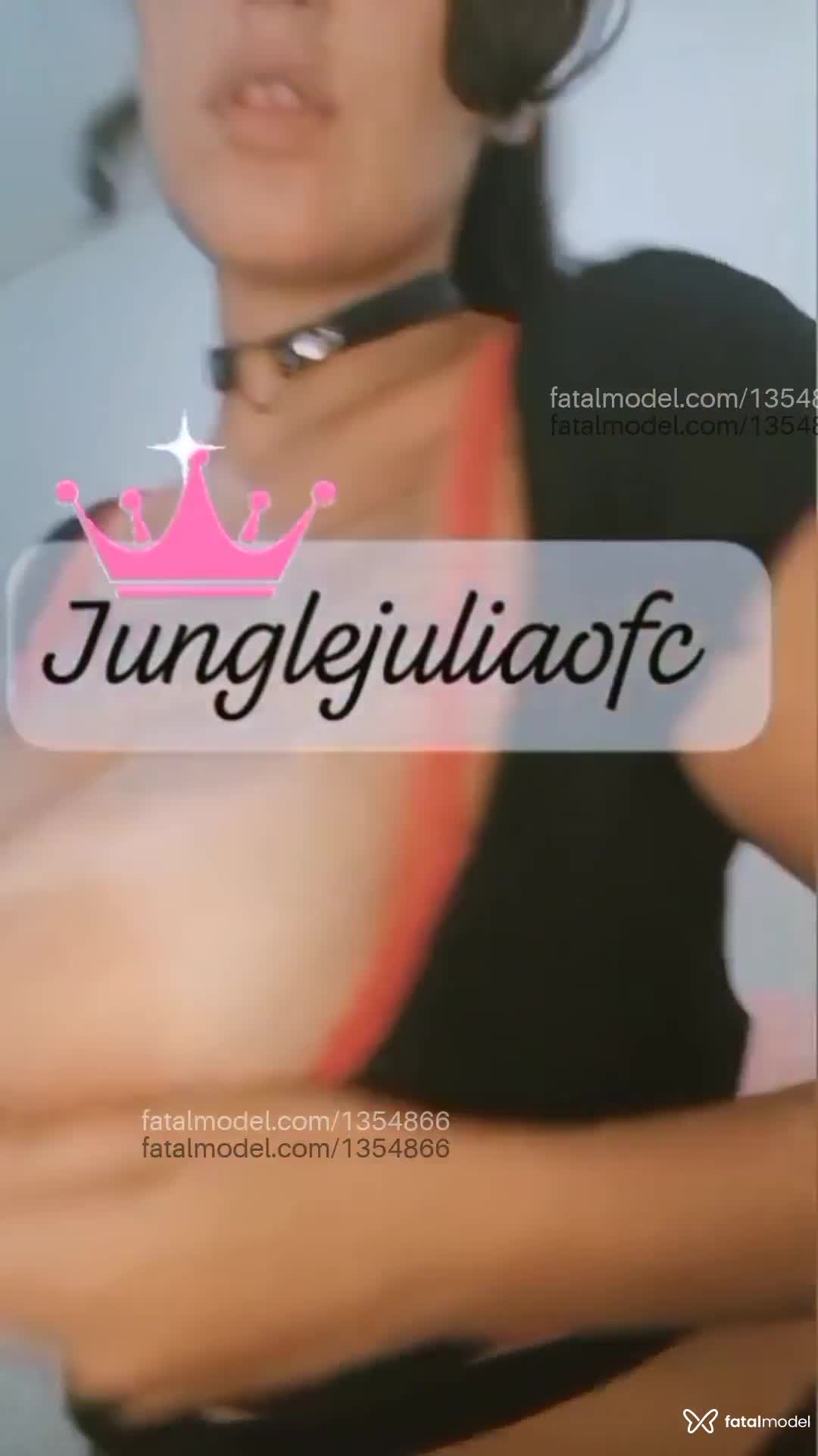Acompanhante mulher morena (o) de olhos mel em Virtual Acompanhante mulher morena (o) de olhos mel em Virtual - Julia Jungle
