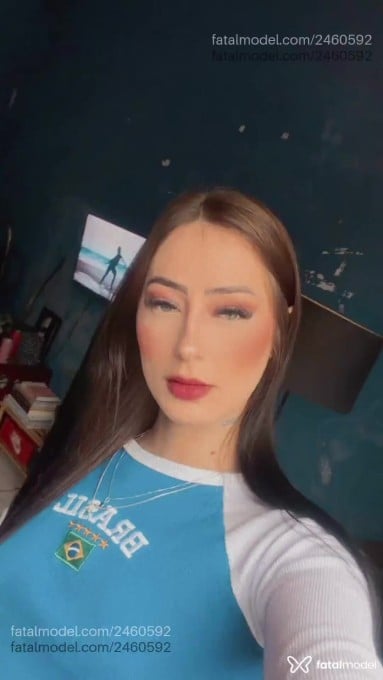 Acompanhante mulher morena (o) de olhos azuis - Mallu Acompanhante mulher morena (o) de olhos azuis - Mallu