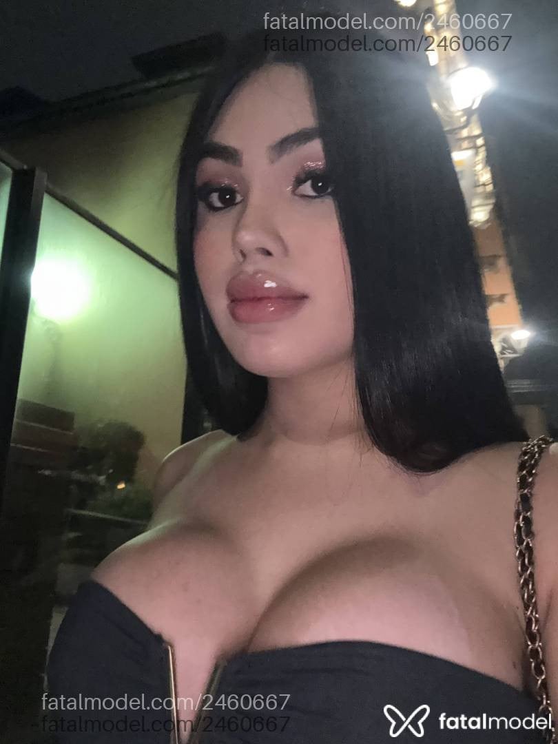 Acompanhante mulher trans morena (o) de olhos pretos - Karine Leal