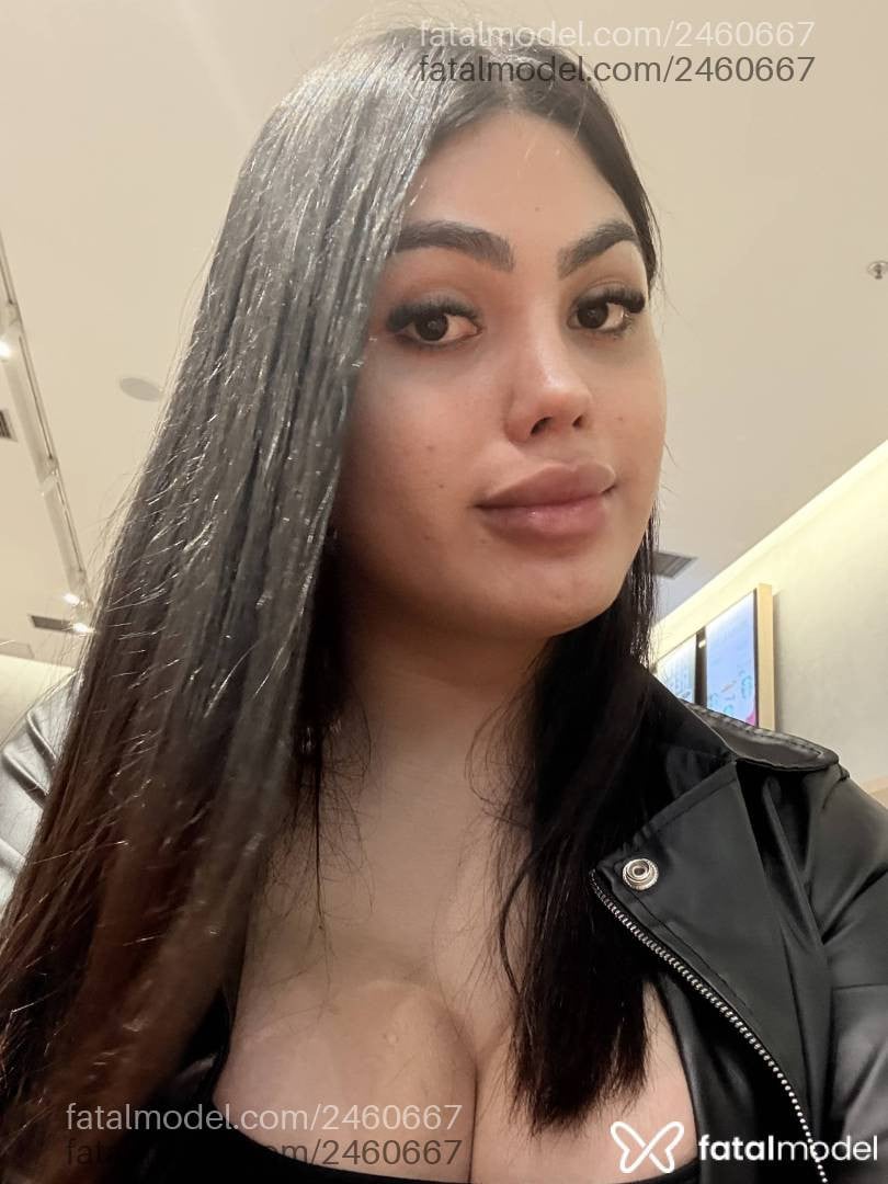Acompanhante mulher trans morena (o) de olhos pretos - Karine Leal