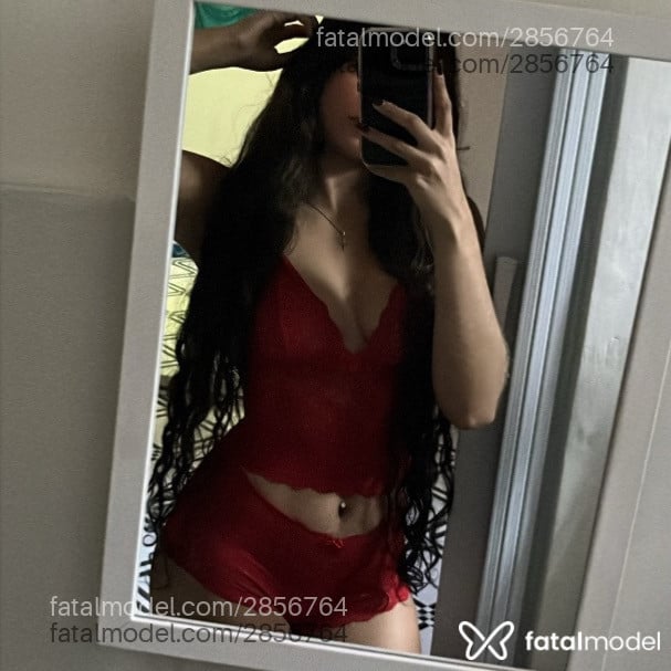 Acompanhante mulher com cabelo castanho de olhos pretos - Alícia