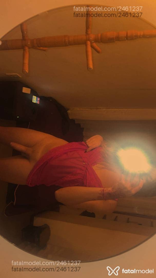 Acompanhante mulher trans loira (o) de olhos castanhos - Nicole Santorini
