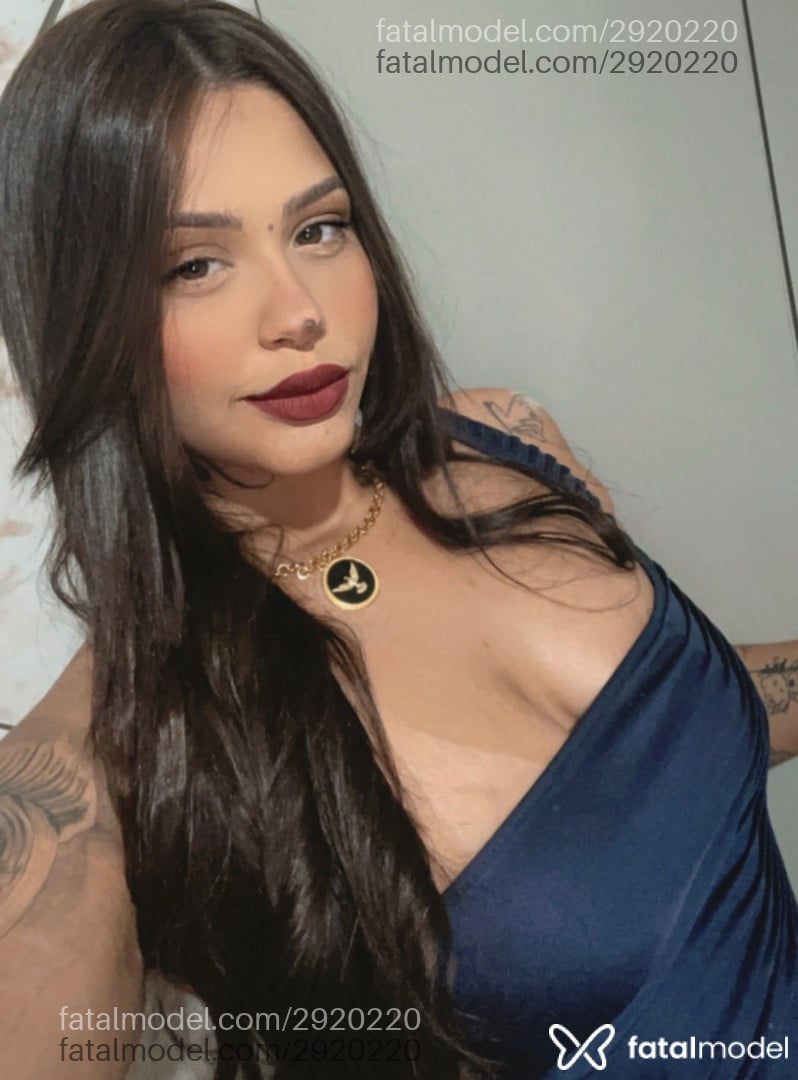 Acompanhante mulher morena (o) de olhos mel - Jade Acompanhante mulher morena (o) de olhos mel - Jade