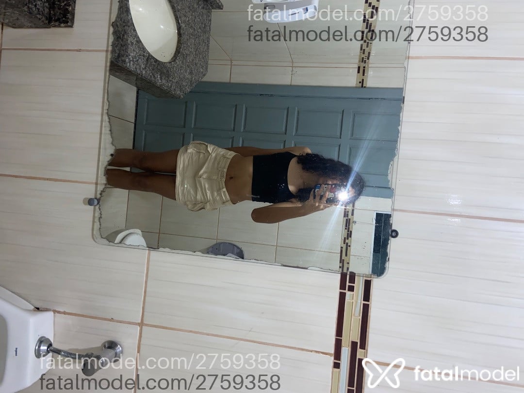 Acompanhante mulher trans com cabelo castanho de olhos pretos em São Paulo Acompanhante mulher trans com cabelo castanho de olhos pretos em São Paulo - Layla