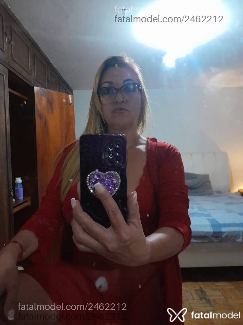 Acompanhante mulher loira (o) de olhos castanhos - Camila