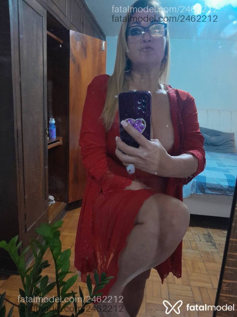 Acompanhante mulher loira (o) de olhos castanhos - Camila