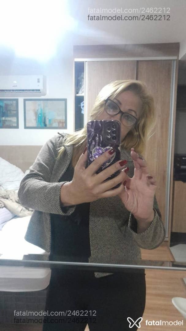 Acompanhante mulher loira (o) de olhos castanhos - Camila