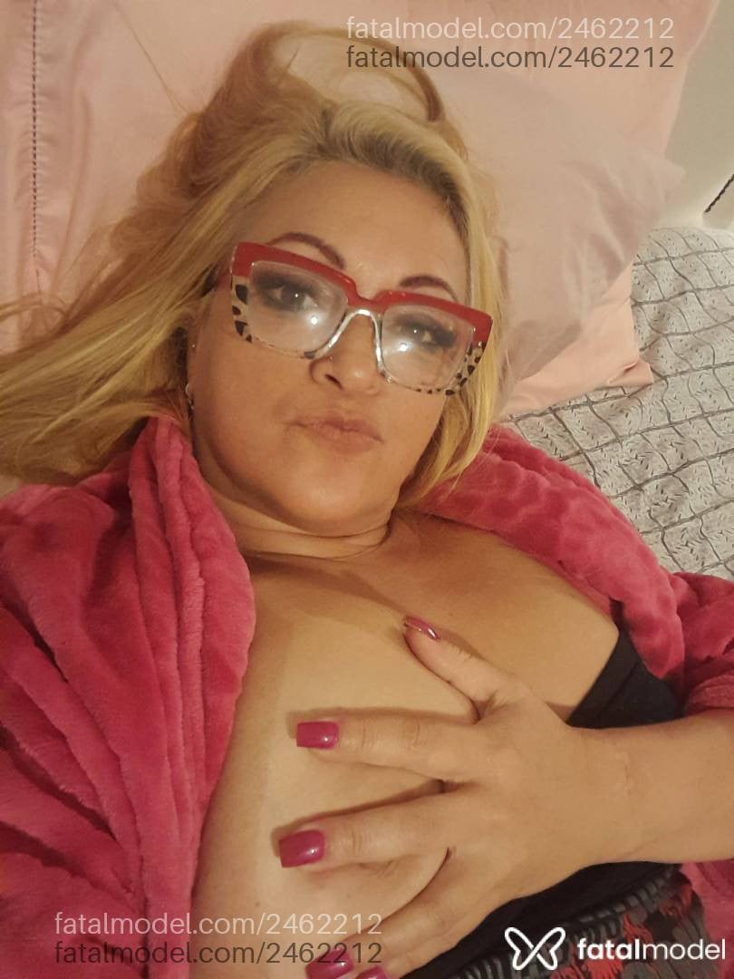Acompanhante mulher loira (o) de olhos castanhos - Camila