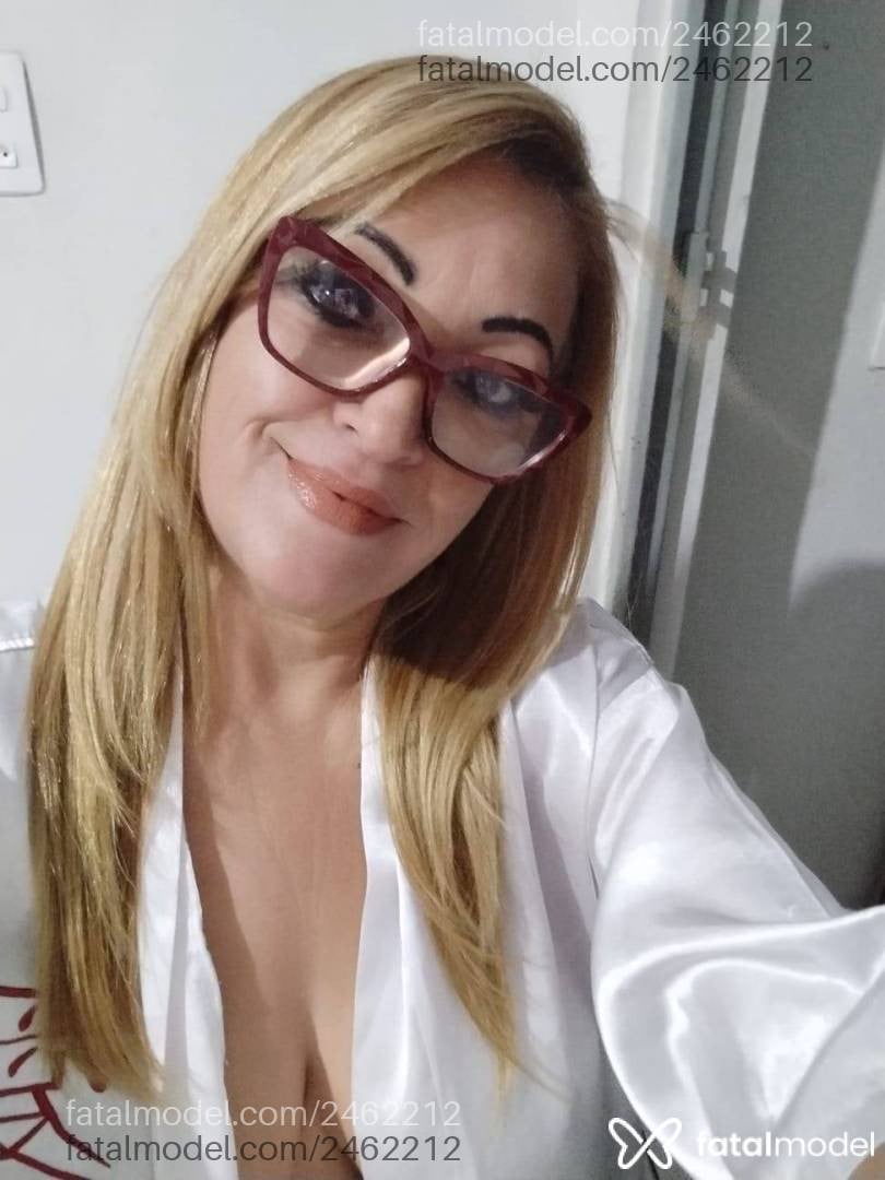 Acompanhante mulher loira (o) de olhos castanhos - Camila