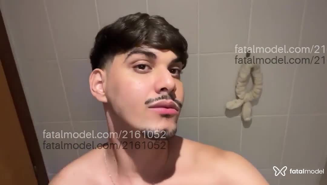 Acompanhante homem com cabelo castanho de olhos castanhos em São Paulo Acompanhante homem com cabelo castanho de olhos castanhos em São Paulo - Gil