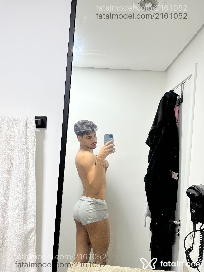 Acompanhante homem com cabelo castanho de olhos castanhos em São Paulo Acompanhante homem com cabelo castanho de olhos castanhos em São Paulo - Gil