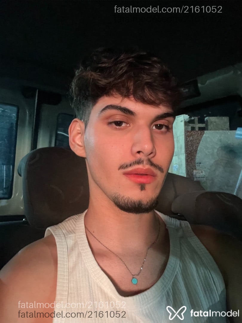 Acompanhante homem com cabelo castanho de olhos castanhos em São Paulo Acompanhante homem com cabelo castanho de olhos castanhos em São Paulo - Gil