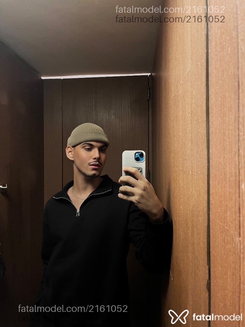 Acompanhante homem com cabelo castanho de olhos castanhos em São Paulo Acompanhante homem com cabelo castanho de olhos castanhos em São Paulo - Gil