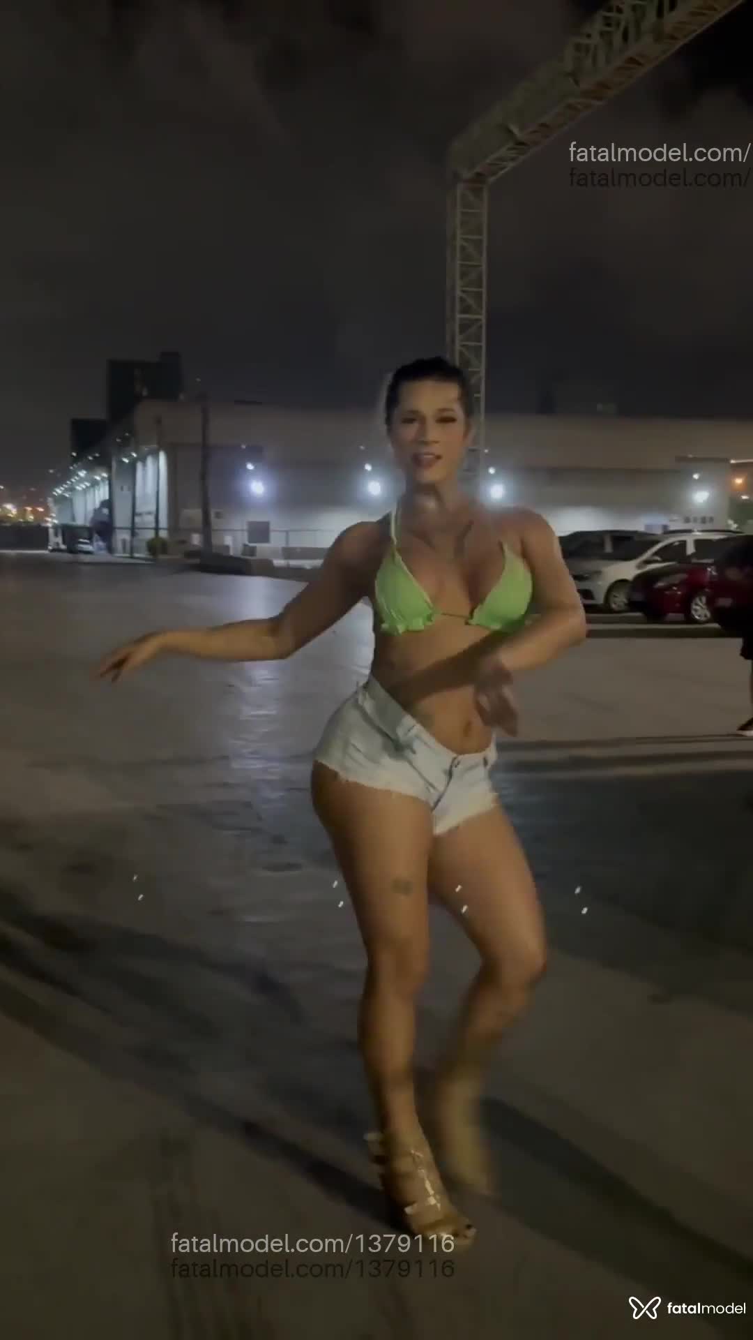 Acompanhante travesti loira (o) de olhos castanhos em São José - Stellar