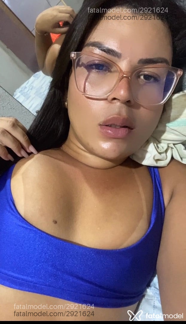 Acompanhante mulher trans com cabelo castanho de olhos castanhos em Limoeiro do Norte - Agatta Lira