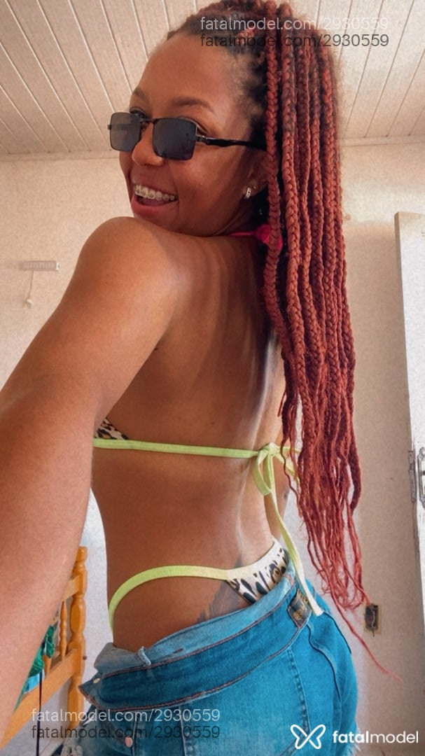 Acompanhante mulher com cabelo castanho de olhos castanhos em Butiá Acompanhante mulher com cabelo castanho de olhos castanhos em Butiá - Sthepany